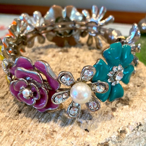 💼New elegant multi color enamel florals rhinestone faux pearl chunky bracelet - Picture 3 of 8
